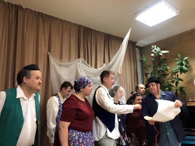 Поддержим особых актеров