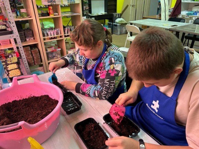 Вместе вырастим не только растения, но и уверенность в себе: сбор для особых садоводов